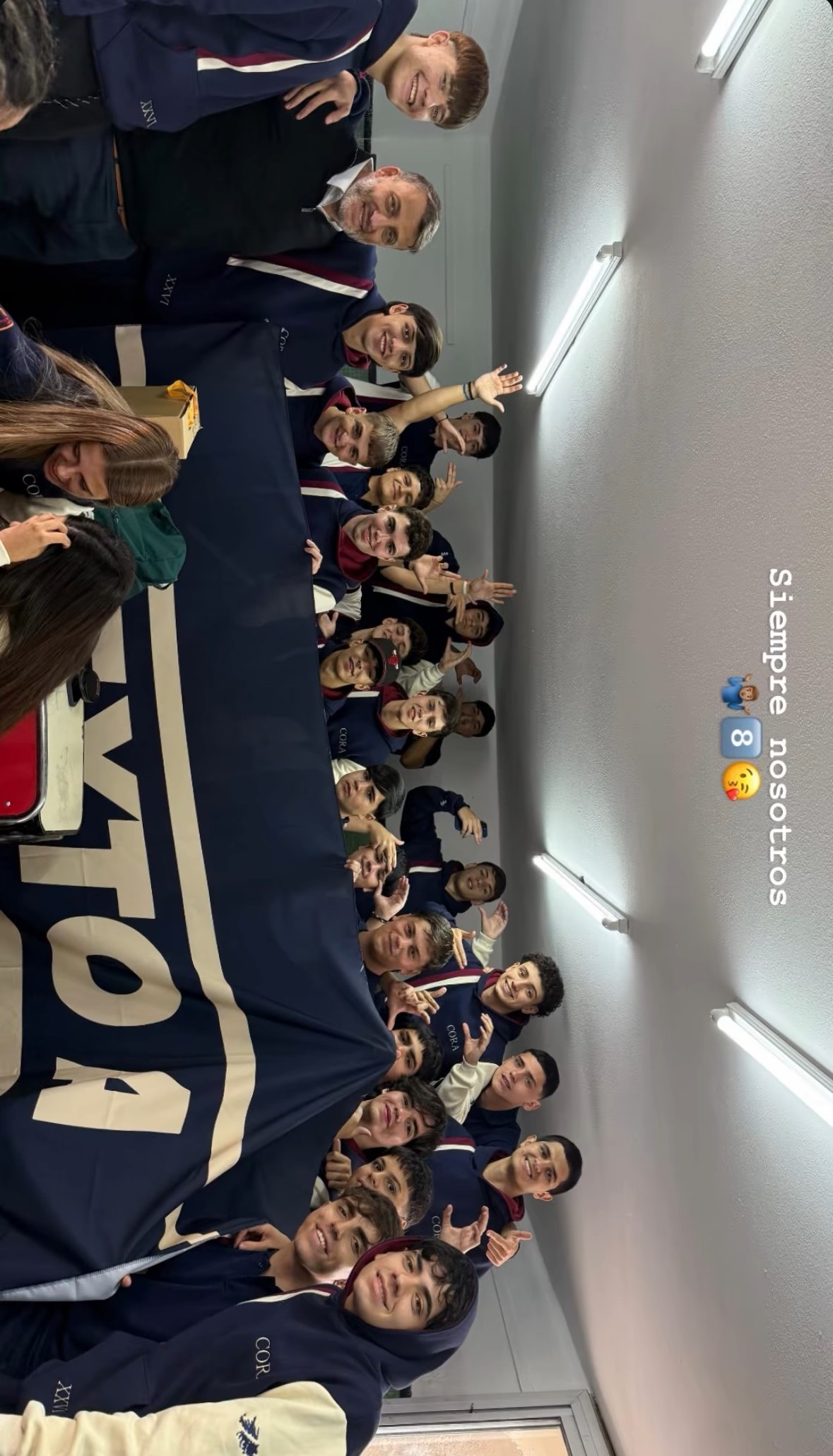 Promo en el aula con buzos ZETA