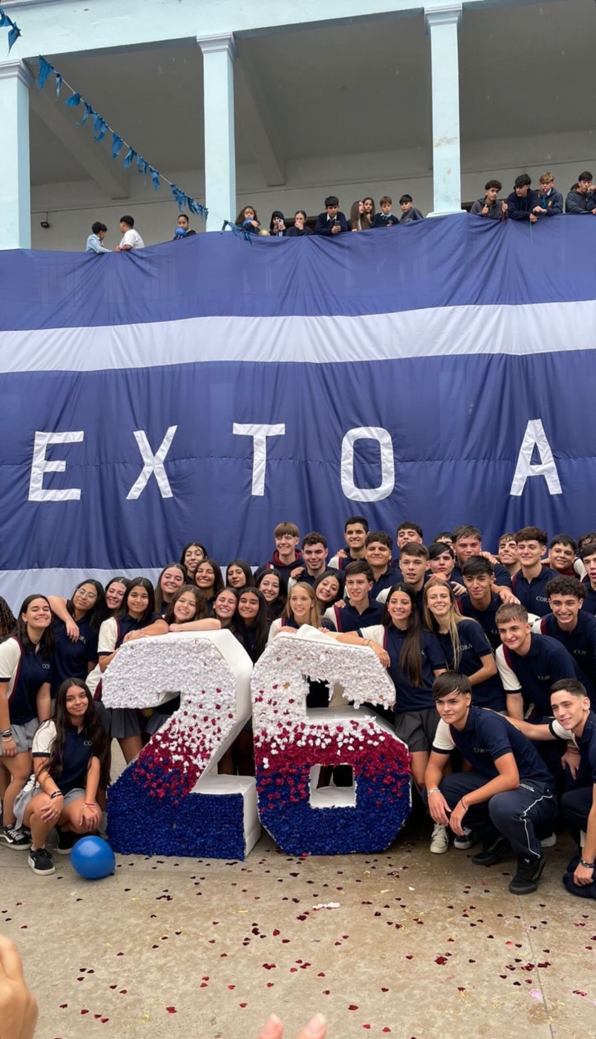 Promo Sexto A con buzos ZETA